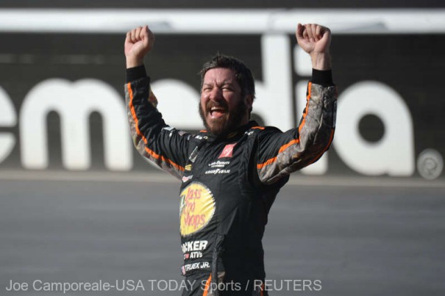 Auto - NASCAR: Martin Truex Jr, învingător în cursa de la Martinsville