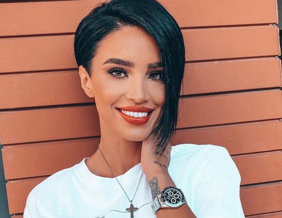 DUBLU necaz pentru Adelina Pestrițu: ce a pățit vedeta după ce a RĂMAS fără contul de Instagram chiar de Paști