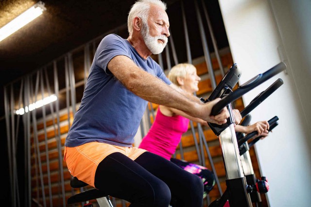 Studiu: Exercițiile aerobice ar putea reduce declinul cognitiv la bolnavii de Alzheimer