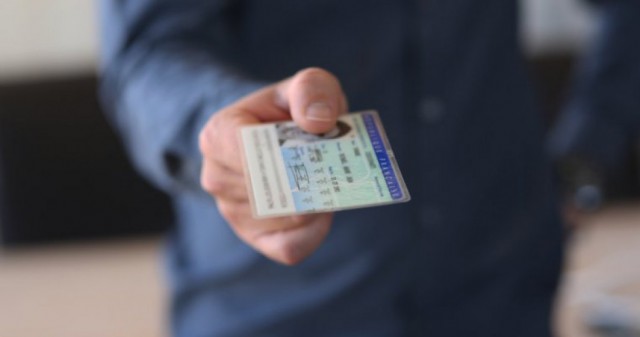 Oprea, ADR: Cartea de identitate electronică nu e obligatorie, dar fără ea nu se mai poate călători în străinătate