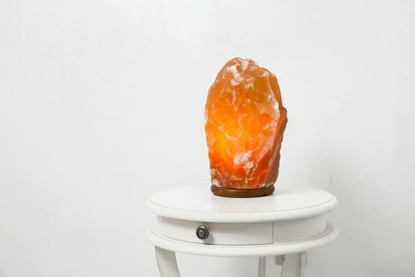 Cum recunoști o lampa cu sare de Himalaya contrafăcută
