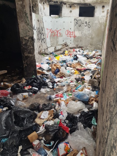 Un AGENT ECONOMIC şi-a depozitat deşeurile în SATUL de VACANŢĂ