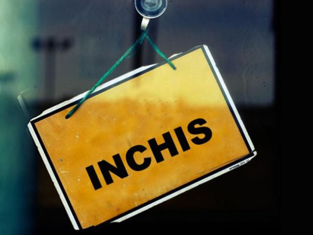 Micii afaceriști somează guvernul: Închiderea magazinelor la ora 18 îi împinge spre faliment