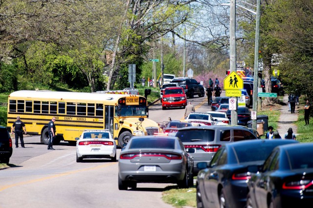 SUA: Mai multe persoane împuşcate într-un liceu din Tennessee