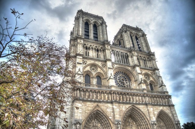 Catedrala Notre-Dame din Paris, devastată de un incendiu, va fi redeschisă în 2024