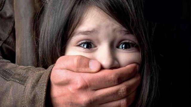 O copilă de 12 ani din Călăraşi, exploatată sexual la Paris