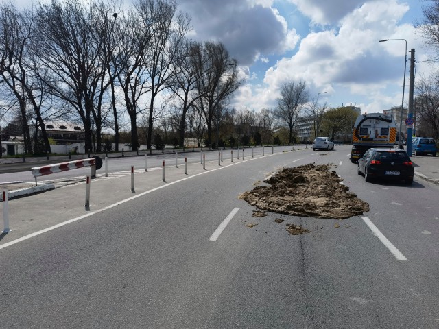 MAMAIA, stațiune europeană... cu PĂMÂNT în mijlocul bulevardului
