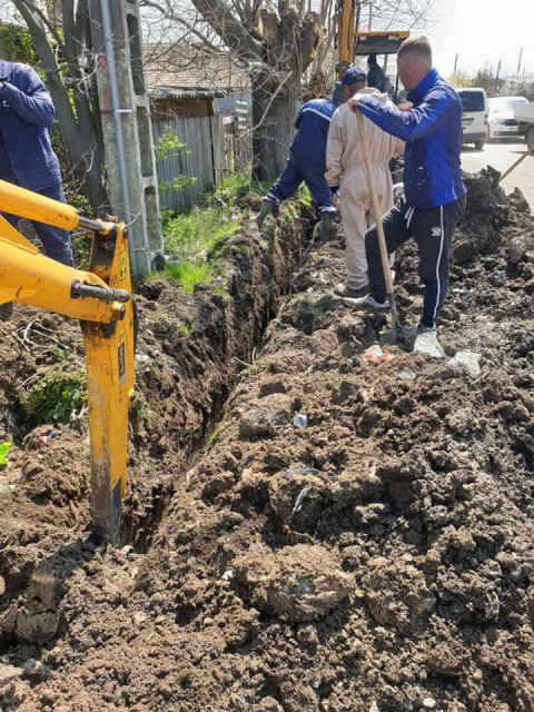 Primăria AGIGEA a demarat lucrările de înlocuire a rețelei de distribuție apă de pe strada Ion Creangă