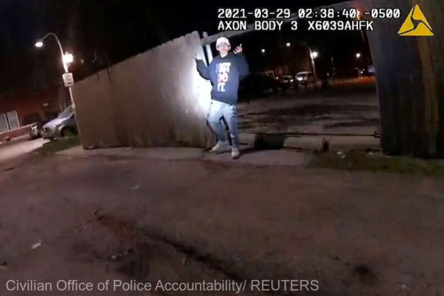 'Imaginile insuportabile' cu un poliţist care ucide un adolescent de 13 ani şochează SUA
