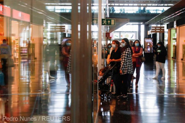 Coronavirus: Portugalia a relaxat de luni restricţiile, iar magazinele au fost luate cu asalt