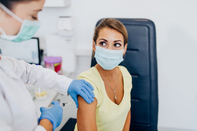 COVID-19: Este de durată protecția oferită de vaccinul anti-COVID-19?