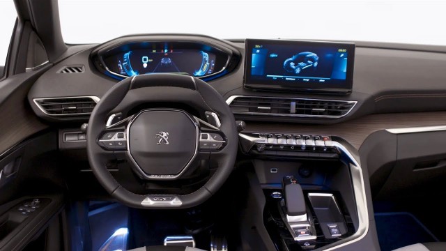 Automobilele Peugeot 308 nu vor mai avea vitezometre digitale din cauza lipsei de cipuri