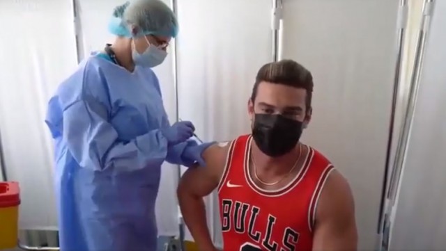Cântărețul Dorian Popa s-a VACCINAT: Când am plecat în Africa am făcut 5 vaccinuri