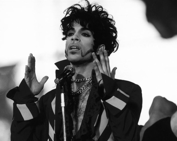 S-au împlinit cinci ani de la moartea lui Prince. Misterul continuă: între supradoză şi crimă