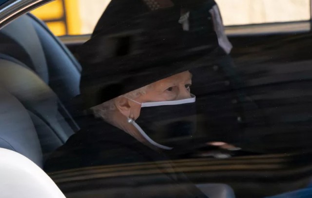 Regina Elisabeta a II-a se declară 'profund mişcată' de mesajele primite după moartea prinţului Philip