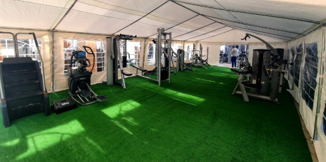 SĂLILE DE FITNESS s-au MUTAT în CORTURI