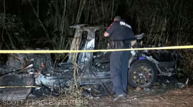 SUA: Doi bărbaţi au murit în accidentul unei maşini Tesla. Poliţia suspectează că vehiculul era pe pilot automat