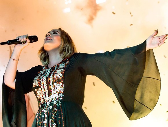 Ce nu ştiai despre Adele: Formaţia preferată în copilărie și cum îşi alege numele albumelor muzicale