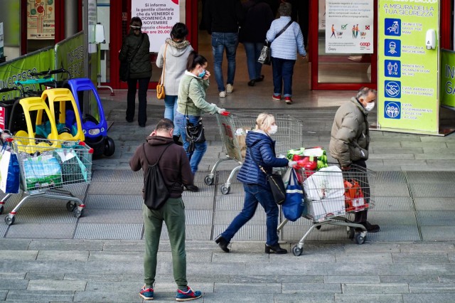 Italia: Supermarketuri închise după detectarea a două cazuri de infecții cu COVID-19, varianta indiană
