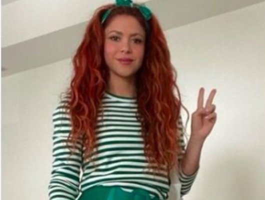 Shakira, criticată pentru ținuta de școlăriță