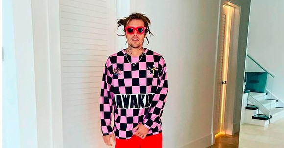 Justin Bieber și-a schimbat look-ul și a stârnit controverse