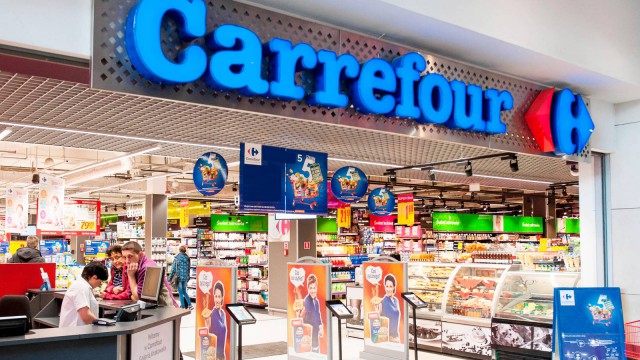 Consiliul Concurenței a autorizat preluarea magazinelor Cora de către grupul Carrefour