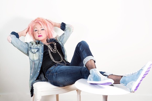 Cyndi Lauper s-a făcut fotomodel la 67 de ani. Cântăreața a pozat pentru o companie producătoare de haine