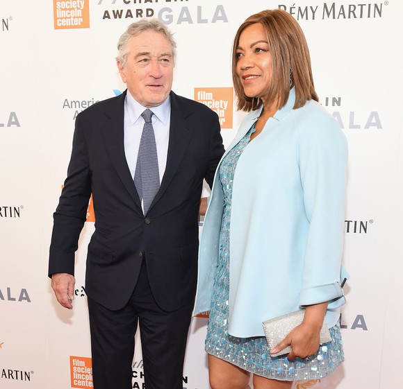 Robert De Niro munceşte să plătească datoriile făcute de fosta soție