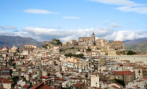 Case la doar 1 euro, aproape de mare, în sudul Italiei: Un primar vrea să revitalizeze o zonă turistică de vis