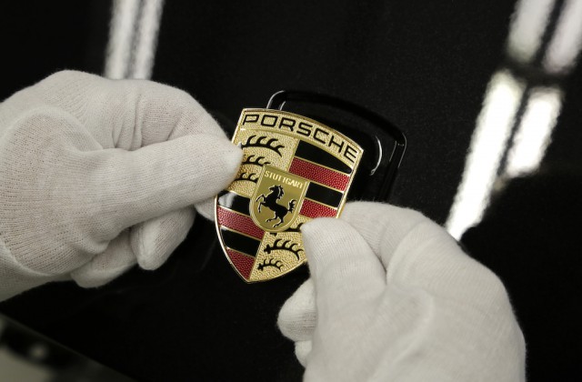 Porsche intenţionează să construiască în Germania o fabrică de baterii destinate vehiculelor electrice