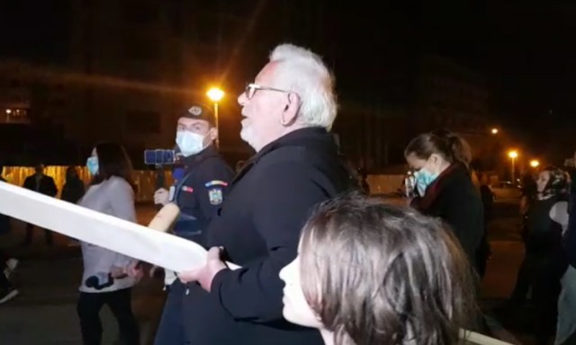 Ovidiu Lipan Țăndărică a bătut toaca la procesiunea din Noaptea de Înviere, la Constanța