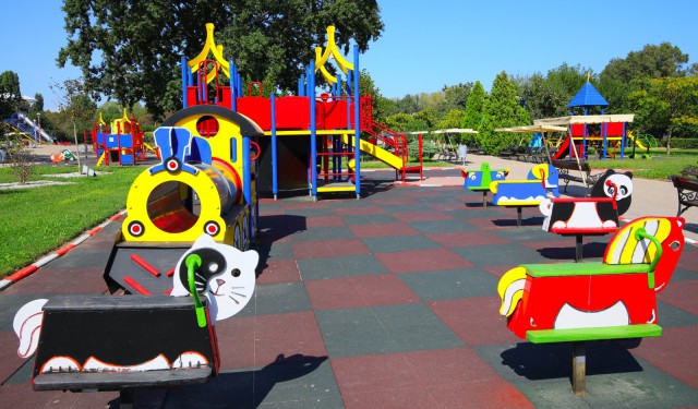 S-a REDESCHIS parcul ŢARA PITICILOR