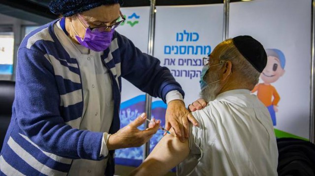 Israelul afirmă că a depăşit valul patru al pandemiei cu ajutorul dozei a treia de vaccin