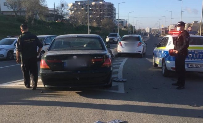 Accident rutier: Un autoturism s-a RĂSTURNAT, în Mamaia Nord