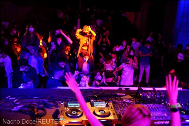 Circa 250 de persoane au participat la un festival de muzică electronică în cadrul unui program-pilot digital