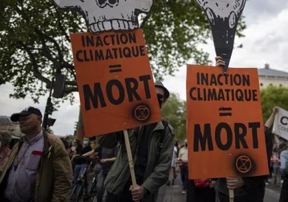 Franţa: Zeci de mii de oameni au ieşit în stradă pentru a susţine combaterea schimbărilor climatice