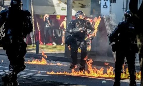 Carnagiu în Columbia: Cel puţin 17 morţi și 800 de răniţi la proteste