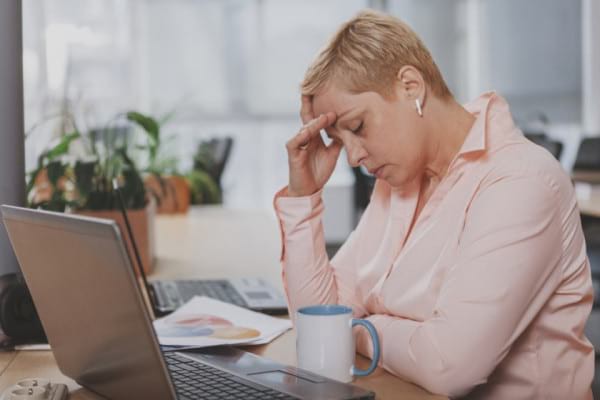 De ce te simți tot timpul obosit: soluții și remedii