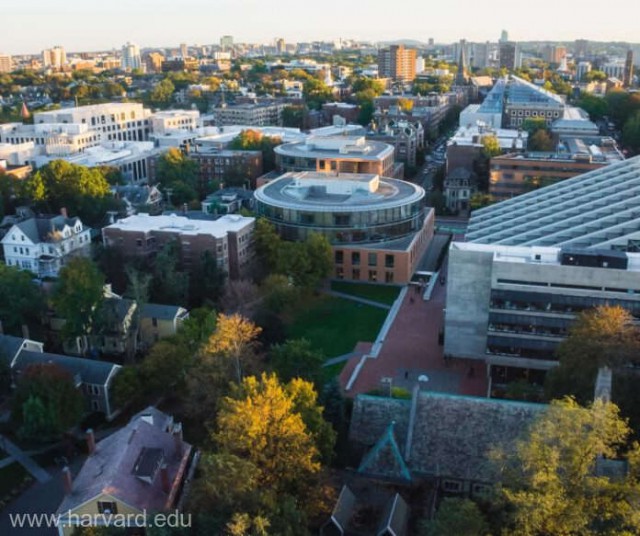 Coronavirus: Universitatea Harvard le va cere studenţilor să fie vaccinaţi împotriva COVID-19