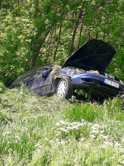 ACCIDENT RUTIER pe DN2A: Un AUTOTURISM s-a RĂSTURNAT
