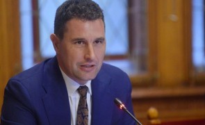 Agent Green cere demiterea ministrului Mediului: 'Semnează şi trimite-l pe Tanczos Barna să plimbe ursul'