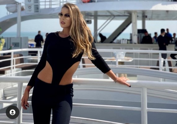 Amna și Roxana Nemeș au dansat pe iaht, în Mamaia