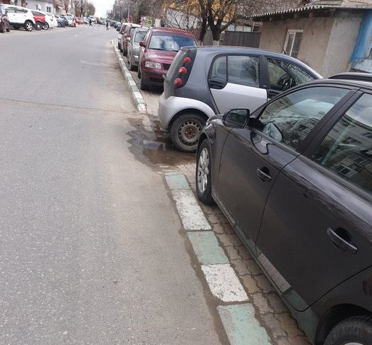 TROTUARELE, transformate în PARCARE şi la Năvodari