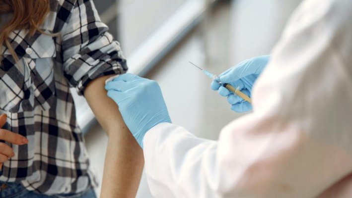 CNCAV: 7.330 de persoane au fost vaccinate anti-COVID în ultimele 24 de ore