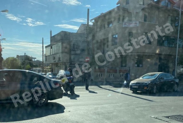 Accident pe Mamaia! O ȘOFERIȚĂ a intrat într-un MOTOCICLIST. Video