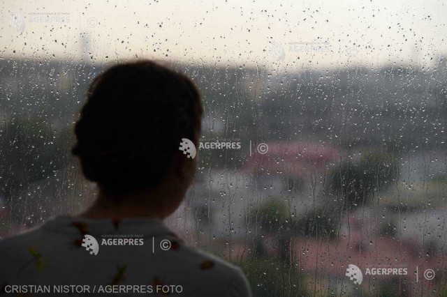 Informare de vreme instabilă în întreaga ţară, până vineri seara