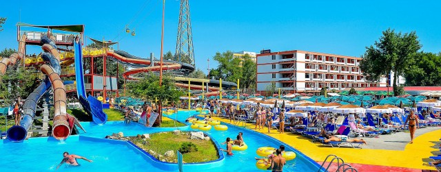 ALERTĂ la Aqua MAGIC. Două COPILE de 6 și 9 ani, la un pas de ÎNEC