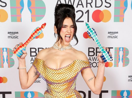 Brit Awards 2021: Dua Lipa, marea câştigătoare a galei dominată de artiste
