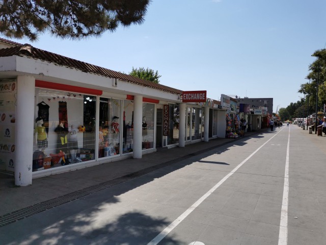 Comercianții au dat în judecată GUVERNUL, că NU vor mai putea VINDE anumite ALIMENTE în MAMAIA