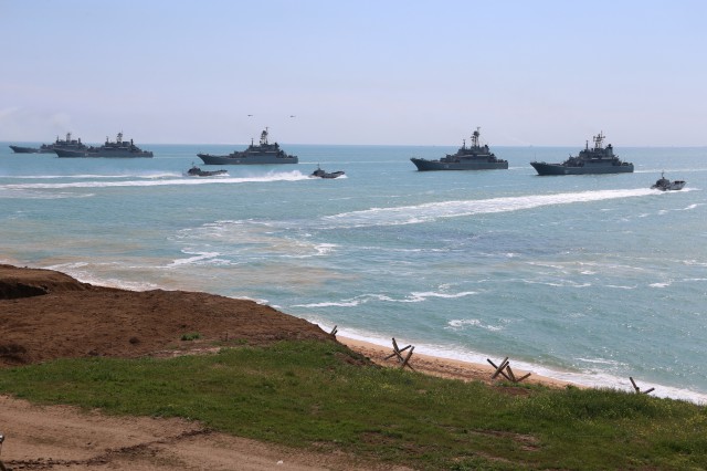 Rusia explică prezenţa prelungită a navelor sale în largul Mării Negre prin intensificarea activităţii NATO